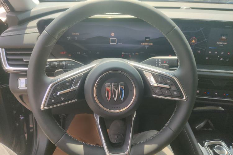 Used Buick Envision 2025 Encore Plus 28T Two-Wheel-Drive Platinum Edition