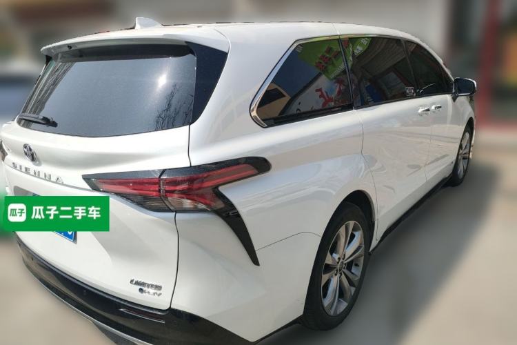 Used Toyota SIENNA 2024 2.5L Hybrid Luxury Edition
