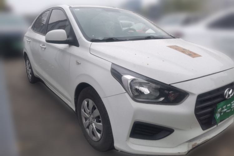 Used Hyundai Verna (older generation) 2020 1.4L Manual GLS Vibrant Edition Front Right 45 Deg