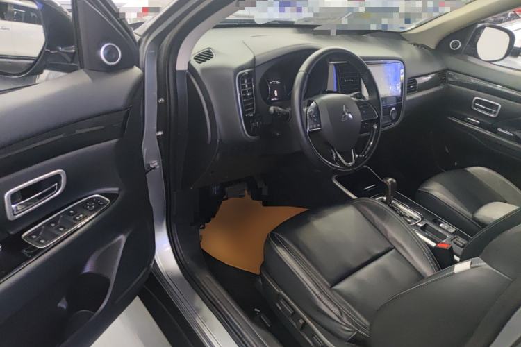 Used Mitsubishi Outlander 2020 2.0L Two-Wheel Drive Comfort Edition 7-Seater