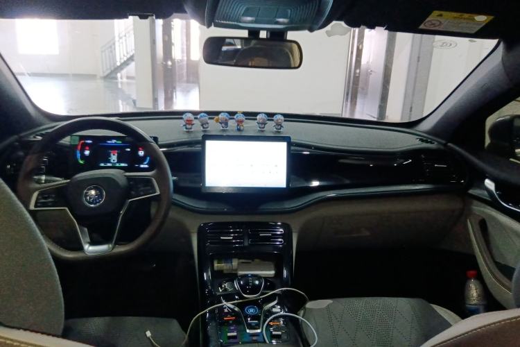 Used BYD Qin PLUS 2024 HONOR Edition DM-i 55KM Leading Model Center Console