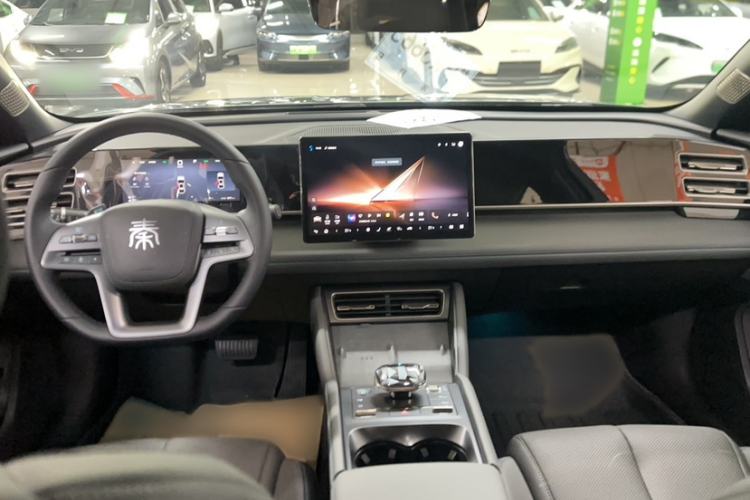 Used BYD Qin L 2025 DM-i Smart Drive 120KM Superior Model
