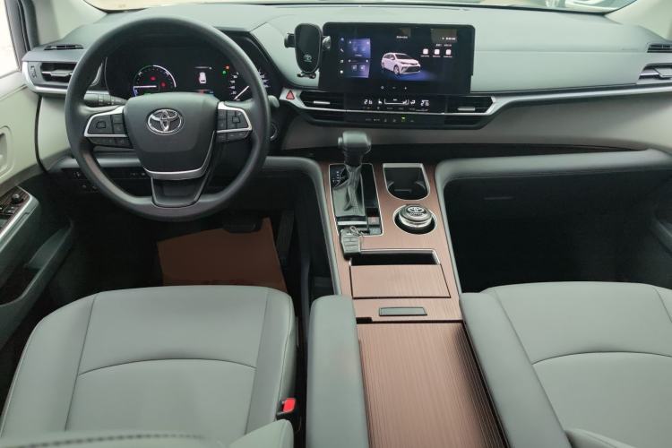 Used Toyota Granvia 2024 2.5L Hybrid Comfort Edition