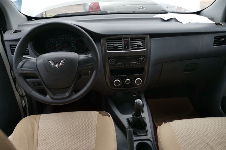 Used Wuling Rongguang V 2015 1.5L Base Version Center Console