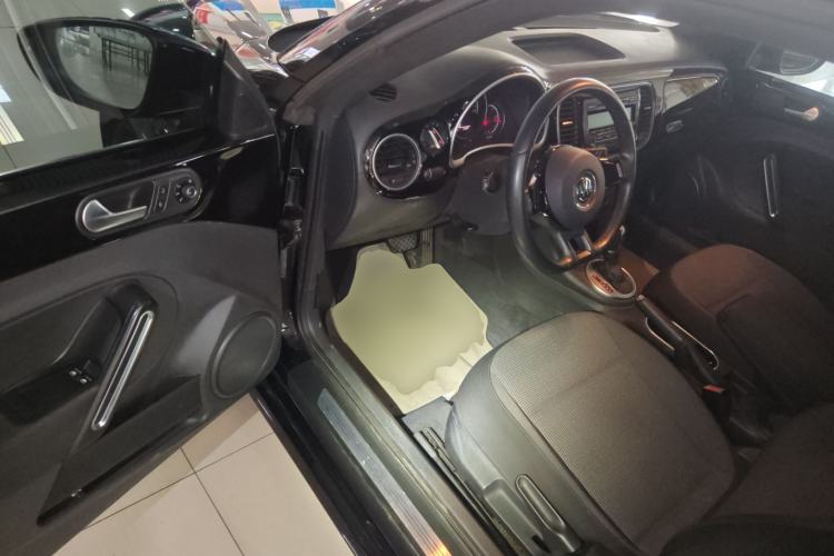 Used Volkswagen Beetle 2015 180TSI model
