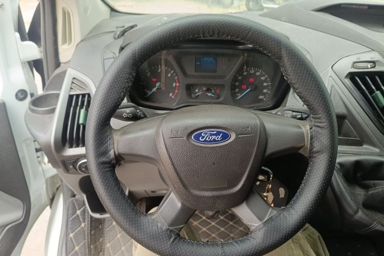 Used Ford Transit 2017 2.0T Diesel Van Mid-Chassis Mid-Roof China V Standard