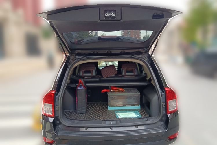 Used Jeep Compass 2011 2.0L two-wheel drive sport version
