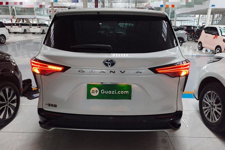 Used Toyota Granvia 2022 2.5L Hybrid Prestige Edition