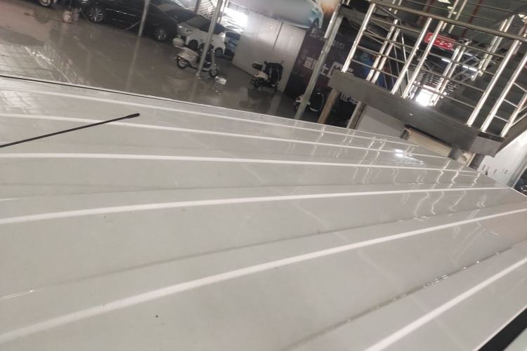 Used Wuling Yangguang 2024 300km Comfort-Grade Passenger Van 60kW Roof