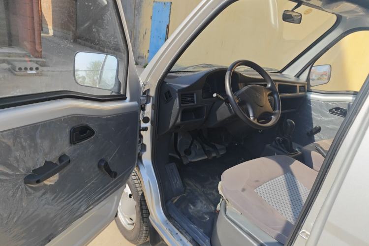 Used Wuling Zhiguang Small Truck 2020 1.2L Single Cab Driver Seat