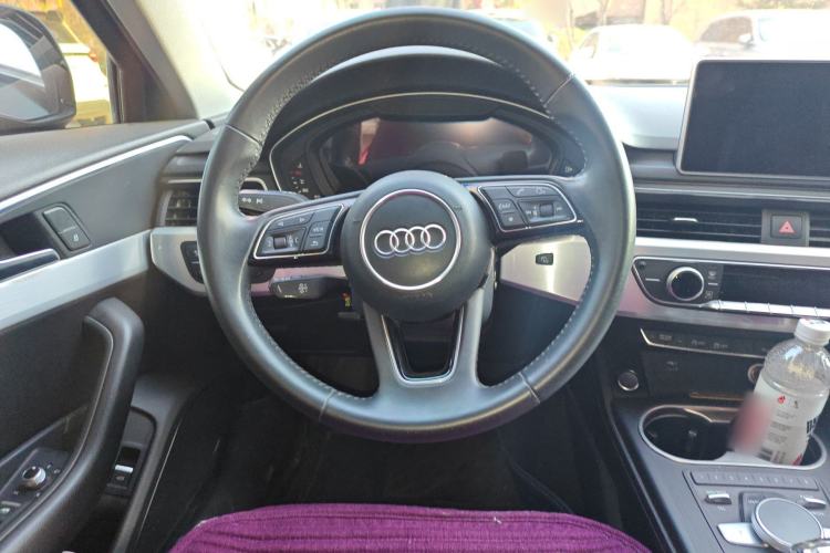 Used Audi A4L 2018 30th Anniversary Edition 40 TFSI Fashion Model Steering Wheel