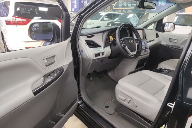 Used Toyota SIENNA 2017 3.5L Four-Wheel Drive LE Trim 7 Seats – U.S. Specification
