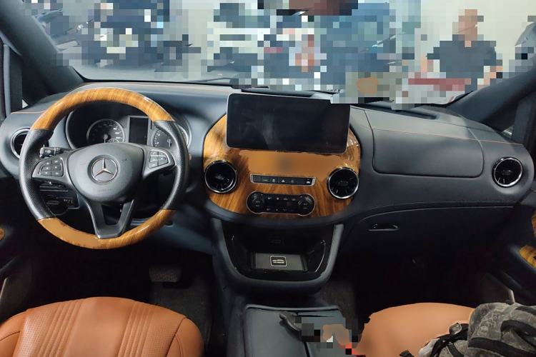 Used Mercedes-Benz Vito 2021 2.0T Elite Version 7 Seats Center Console