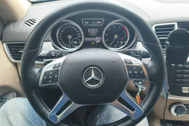 Used Mercedes-Benz GL-Class 2015 GL 400 4MATIC Dynamic Model Steering Wheel