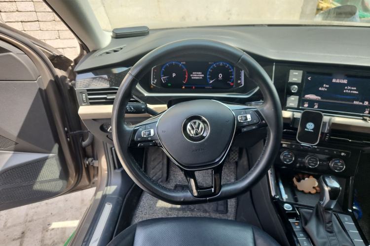 Used Volkswagen Passat 2019 380TSI Luxury Edition China VI Standard Steering Wheel
