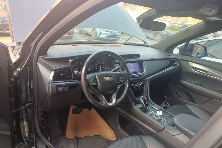 Used Cadillac XT6 2021 28T Six-Seater Fashion Edition Center Console