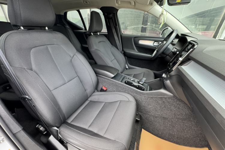 Used Volvo XC40 2021 T4 4x4 SmartDrive Fashion Edition Interior 8