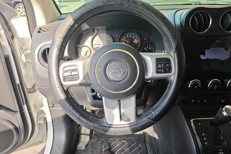 Used Jeep Compass (Import) 2015 2.0L two-wheel drive sport version