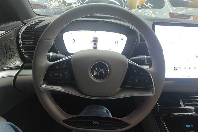 Used BYD Han 2024 EV Glory Edition 605KM Front-Wheel-Drive Premium Model
