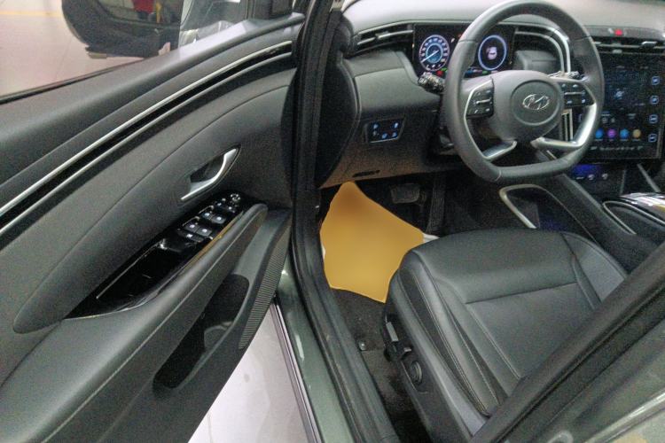 Used Hyundai Tucson 2022 Tucson L 2.0L Hybrid · Flagship Edition Driver Seat