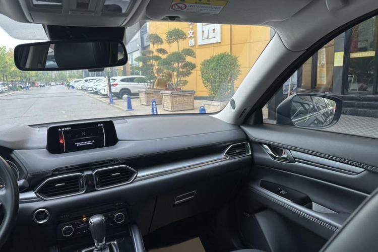 Used Mazda CX-8 2019 2.5L Four-Wheel Drive Deluxe Edition Interior 3