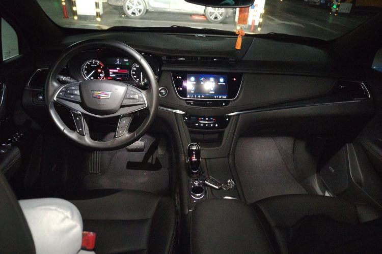 Used Cadillac XT5 2022 2.0T Two-Wheel Drive Luxury Version Center Console