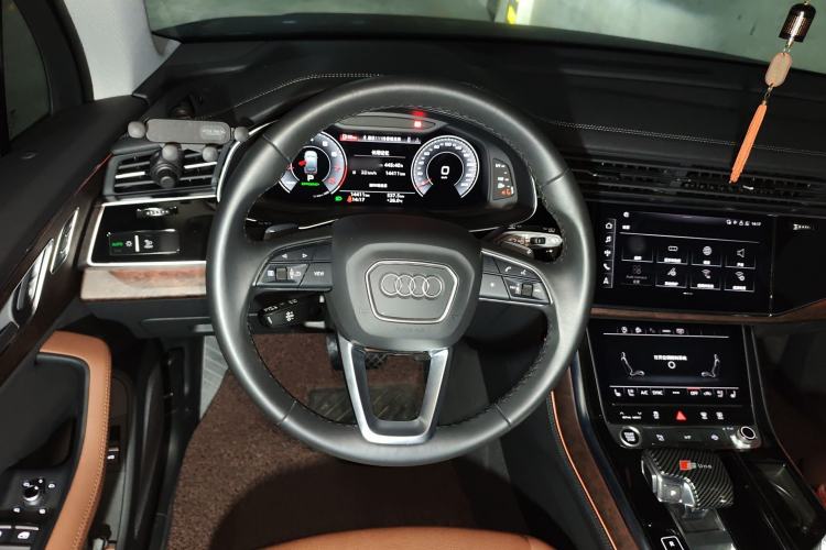 Used Audi Q7 2023 45 TFSI quattro S line Sport model Steering Wheel