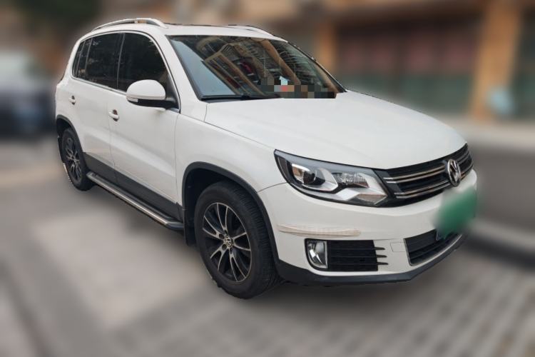 Used Volkswagen Tiguan 2013 1.8 TSI Automatic All-Wheel Drive Luxury Model Front Right 45 Deg