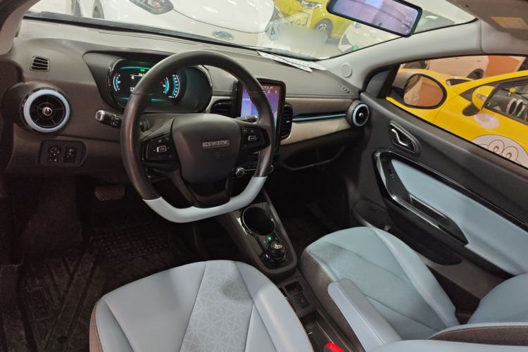 Used Chery Little Ant 2022 Restyled Version Sweet Pink Edition Half-Sugar Version 30.6 kWh 30 kW 301 km Center Console