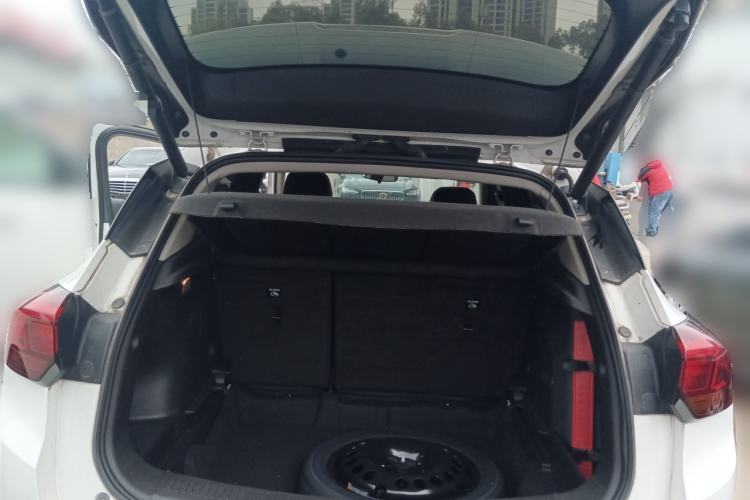 Used Buick Encore GX 2020 20T CVT Two-Wheel Drive Luxury Version Trunk