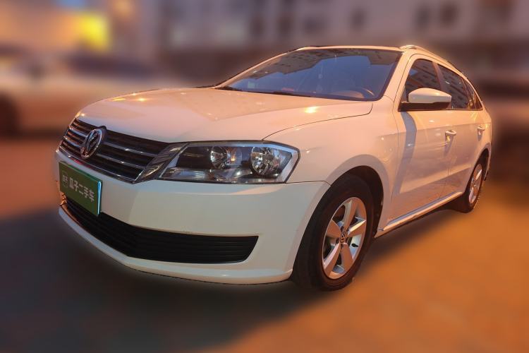 Used Volkswagen Gran Lavida 2013 1.6L Manual Fashion Model