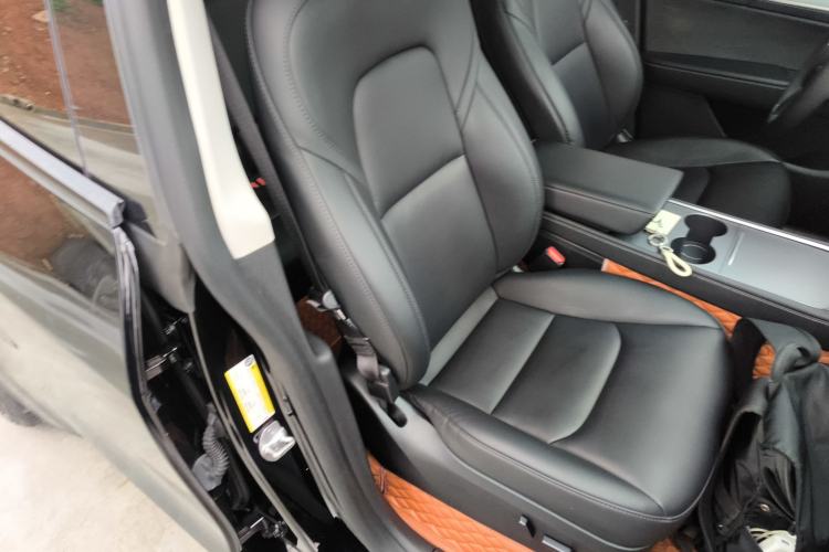 Used Tesla Model Y 2023 Rear-Wheel-Drive Version Right Front Seat