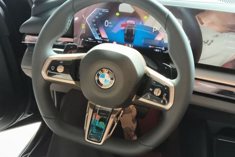 Used BMW 5 Series 2025 530Li Luxury Edition M Sport Package Steering Wheel