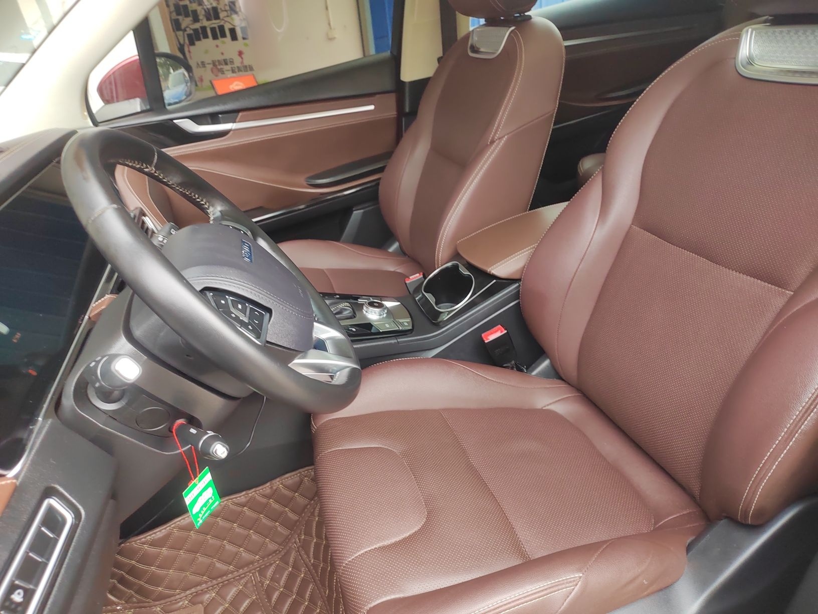 Переднее сиденье в автомобиле