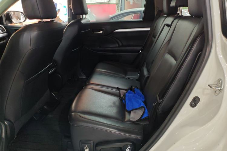 Used Toyota Highlander 2015 2.0T Four-Wheel Drive Luxury Edition 7-Seater Left Rear Seat