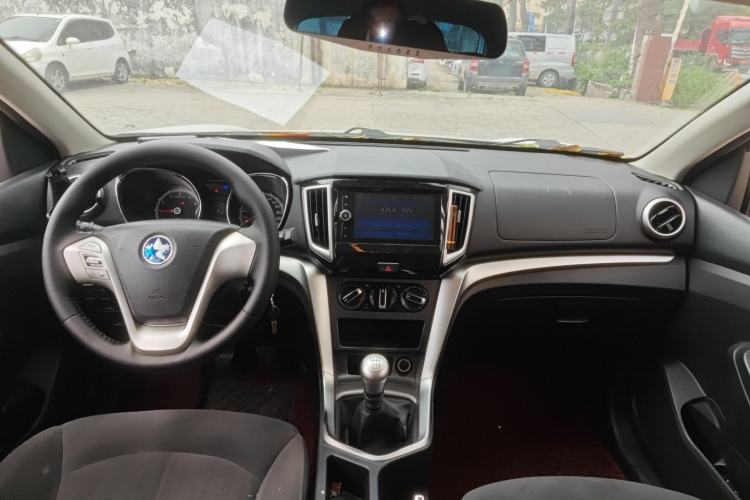 Used Venucia T70 2015 2.0L Manual RuiQu Version Center Console