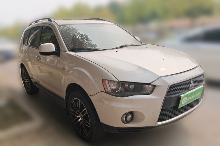 Used Mitsubishi Outlander 2010 Kijang 2.0 Sport Edition Front Right 45 Deg