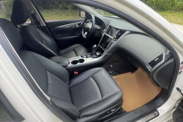 Used Infiniti Q50L 2018 2.0T Enjoyment Version China VI Standard