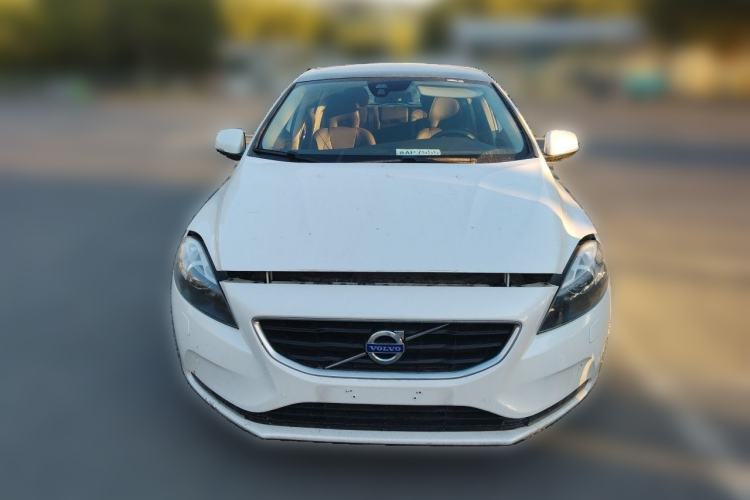 Used Volvo V40  Front