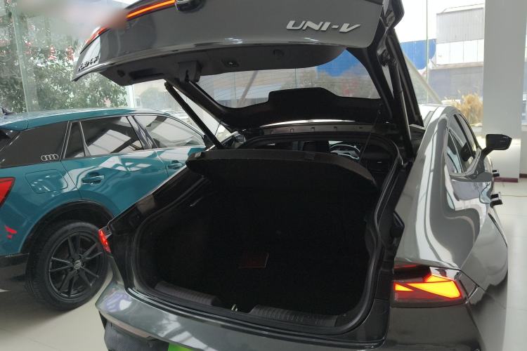 Used Changan UNI-V 2022 1.5T Prestige Version
