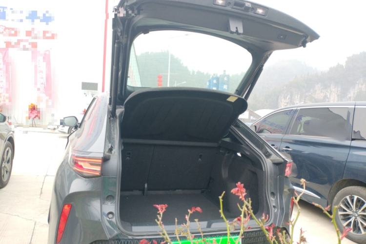 Used Volkswagen ID.UNYX 2024 Pro Long-Range Version Trunk