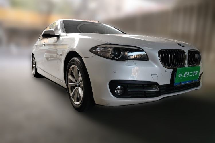 Used BMW 5 Series 2017 520Li Elegant Edition Front Right 45 Deg