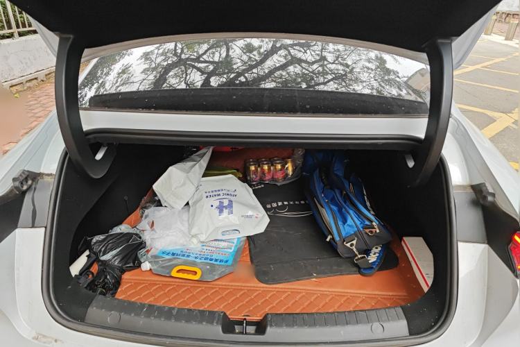 Used Geely Galaxy E8 2024 665 km Range Rear-Drive Starship Long-Range Version
