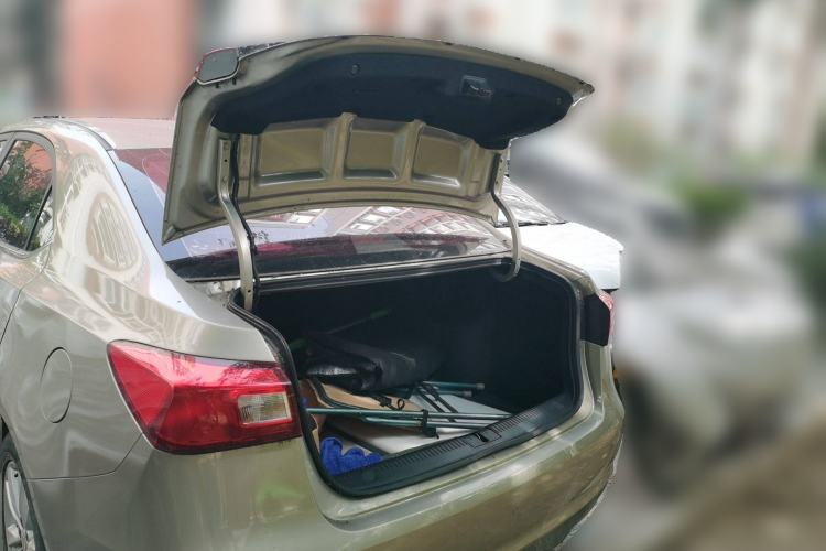 Used Roewe 360 2015 1.5L Automatic Luxury Edition Trunk