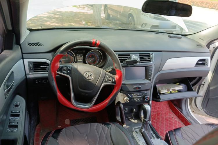 Used BAIC Senova X55 2016 1.5T CVT Comfort Version Center Console