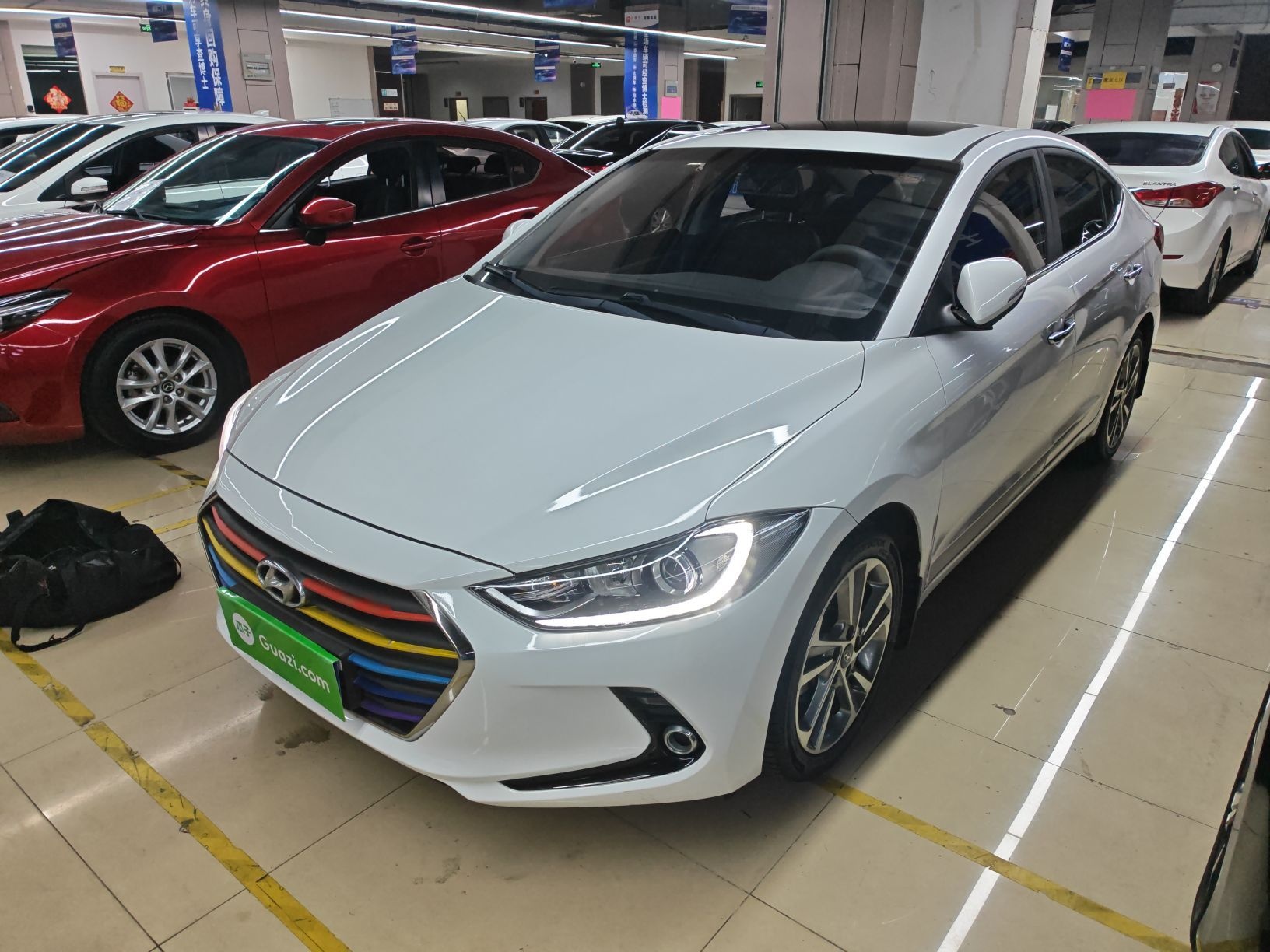 Под передней частью автомобиля