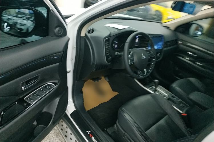 Used Mitsubishi Outlander 2019 2.0L Two-Wheel Drive Comfort Edition 5 Seats China VI Standard