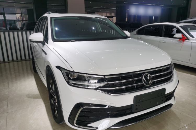 Used Volkswagen Tiguan L 2022 330TSI Automatic Two-Wheel Drive R-Line Enhanced Edition Front Right 45 Deg