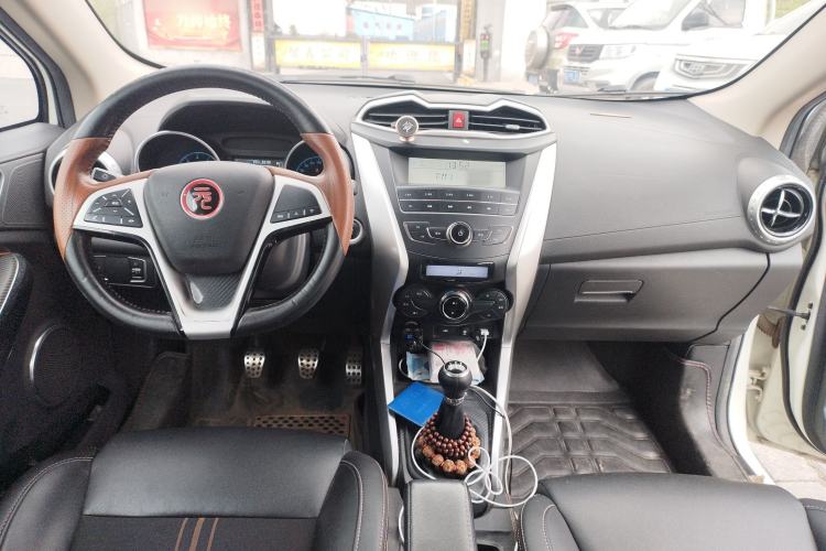 Used BYD Yuan 2016 1.5L Manual Comfort Model Center Console