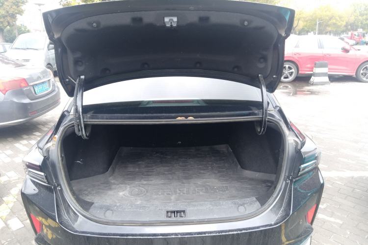 Used Dongfeng Aeolus Yixuan MAX 2023 1.5T Ultra-Stylish Trendsetting Dad Edition Trunk